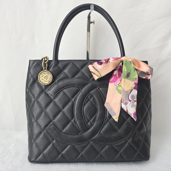 Auth Chanel CC Caviar Medallion Leather Tote - Picture 1 of 9